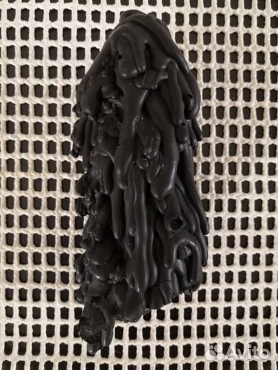 Кусок оплывшей резины Странная штука