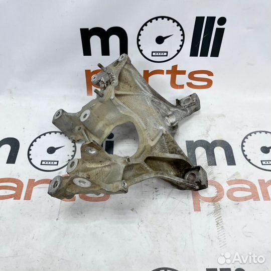 Кронштейн левый Audi A4 B9 2019