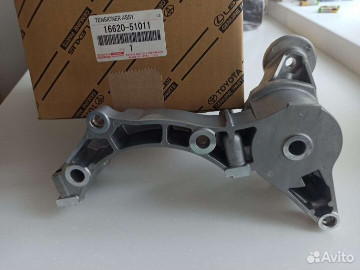 Кронштейн натяжителя ремня LC 200(1662051011)