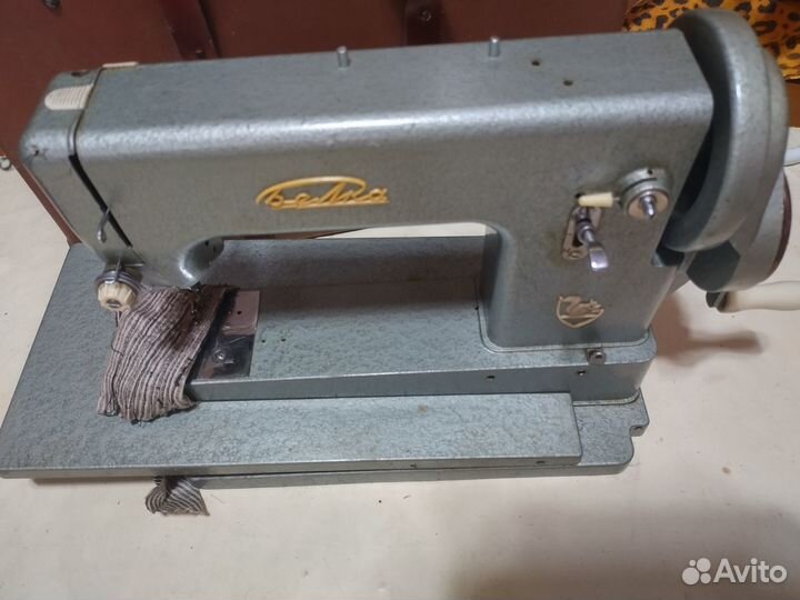 Швейная машинка Белка