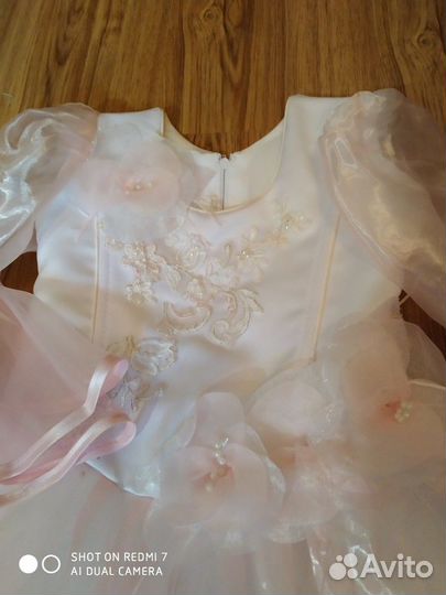 Красивое праздничное платье на 2-3года