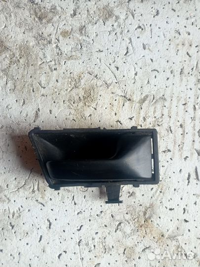 Ручка двери пер. правой внутренняя VW Golf 2