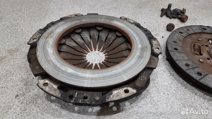 WV Passat B4 Маховик в сборе 215мм ADZ,AEK,AFT