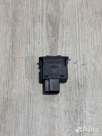 Кнопка подогрева сиденья Nissan primera P12 Лев