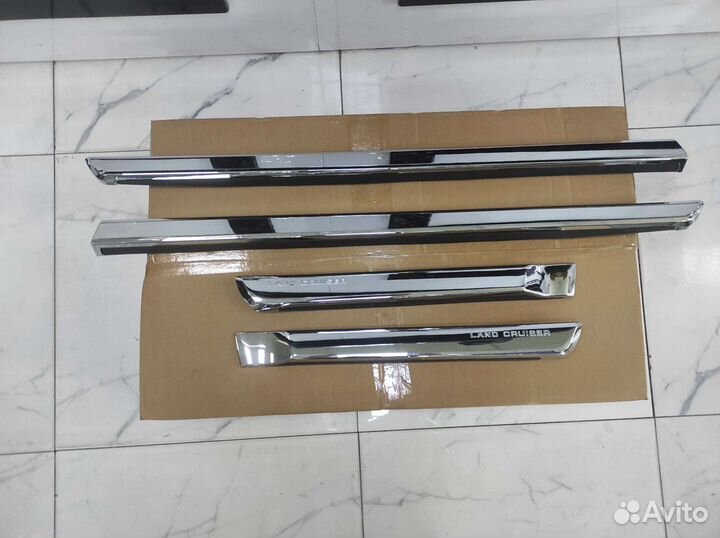 Молдинги на двери Toyota Land Cruiser 200