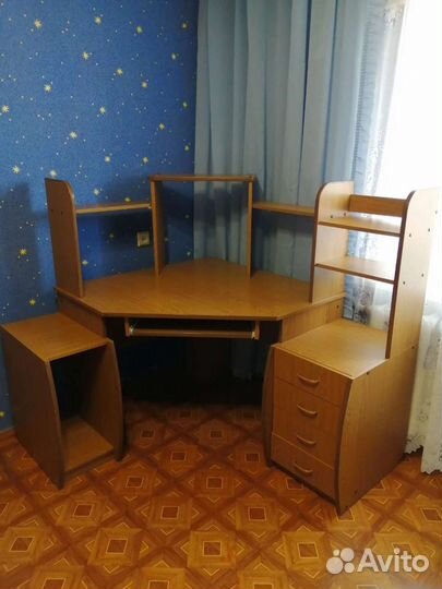 Компьютерный стол