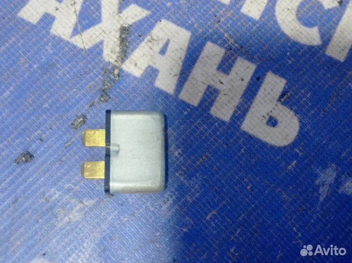 Предохранитель Audi A6C5 седан 2001