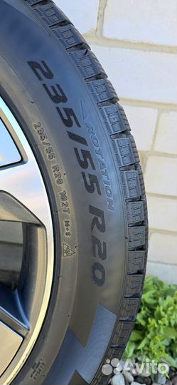 Pirelli Ice Zero FR 235/55 R20