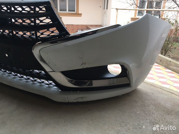 Бампер на весту передний