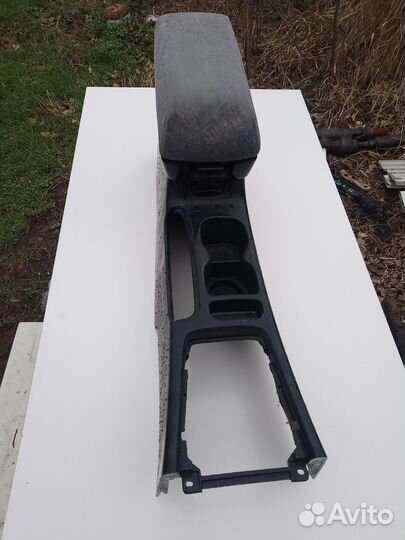 Подлокотник бардачок Nissan