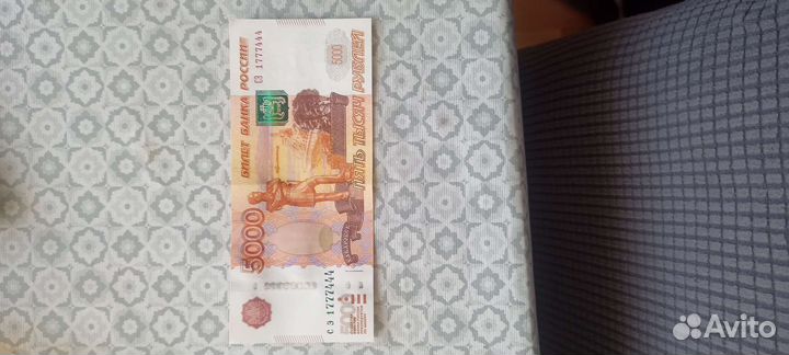 Купюры с красивыми номерами 5000 рублей