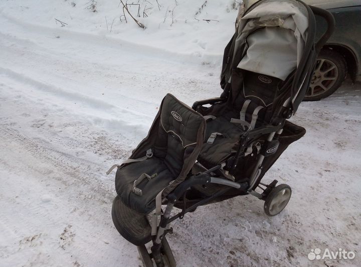 Каляска для двойни погодок