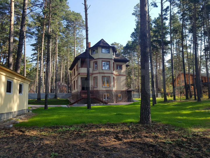 Дом 350 м² на участке 20 сот.