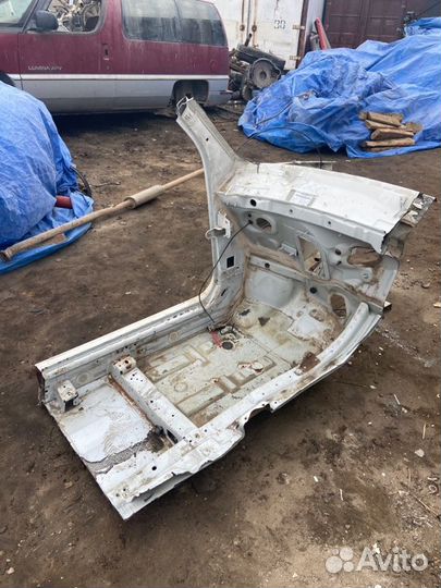 Передняя левая четверть. Peugeot Partner