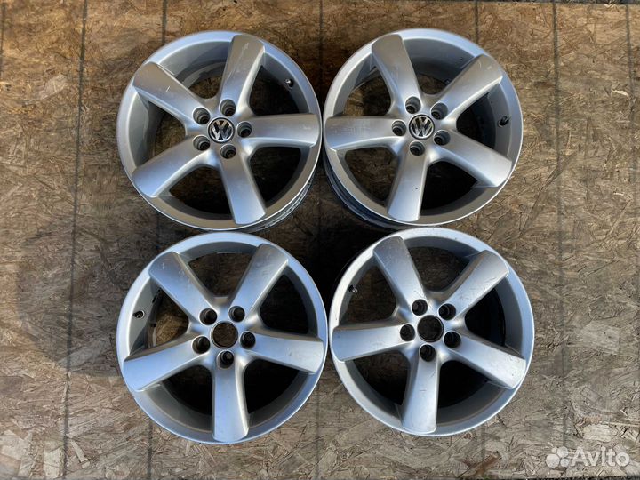 Диск литой Volkswagen Golf 4 1J 1J0601025AQ