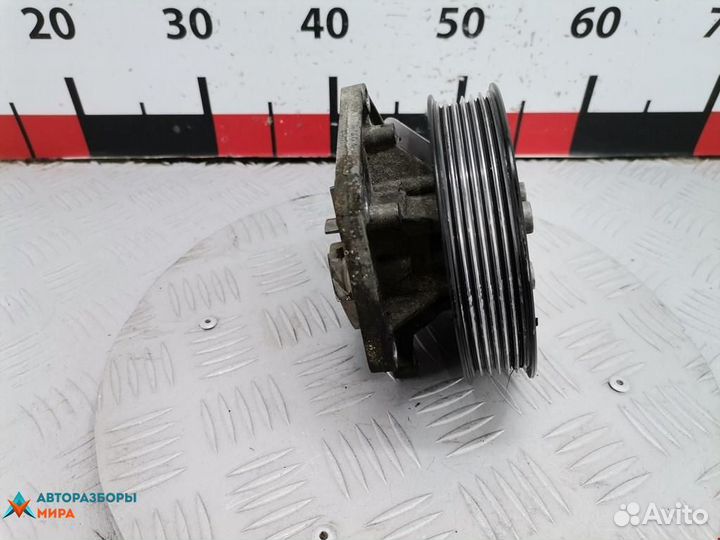 Помпа Audi Q7 4L 2007 06E121018A