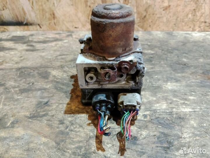 Блок ABS (насос) Toyota Corolla