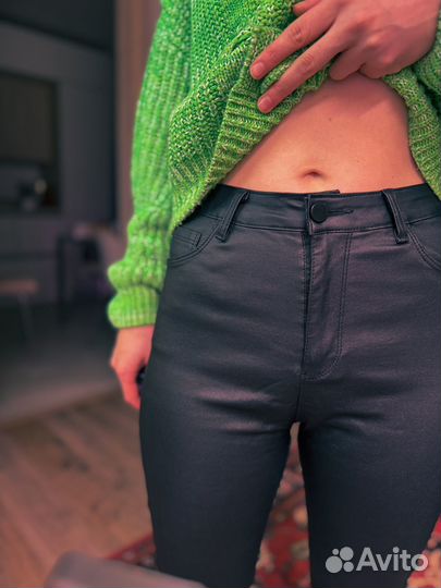 Брюки с покрытием кожа