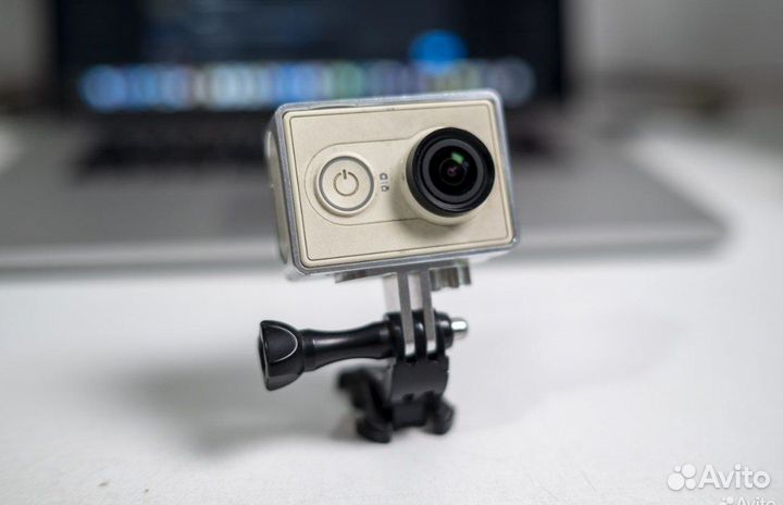 Экшн камера Xiaomi YI Action + комплект