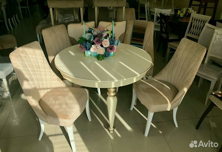 Кухонный стол и стулья комплект