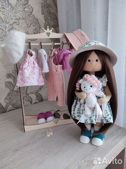 Куколка вязаная с гардеробом