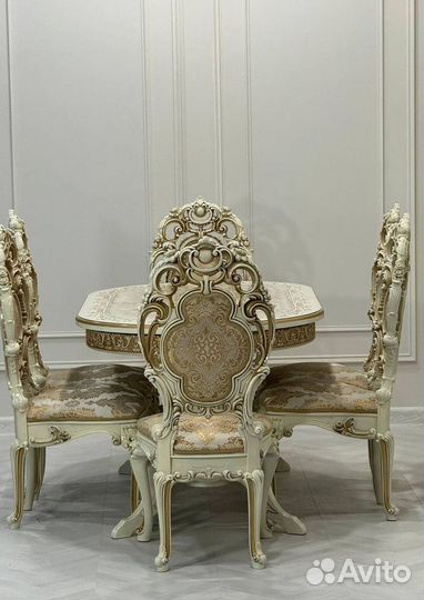 Кухонный стол и стулья комплект