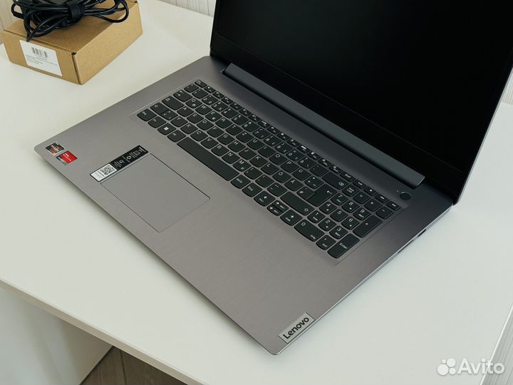 Ноутбук Lenovo 17,3 Ryzen 3 8Gb SSD 512Gb Гарантия