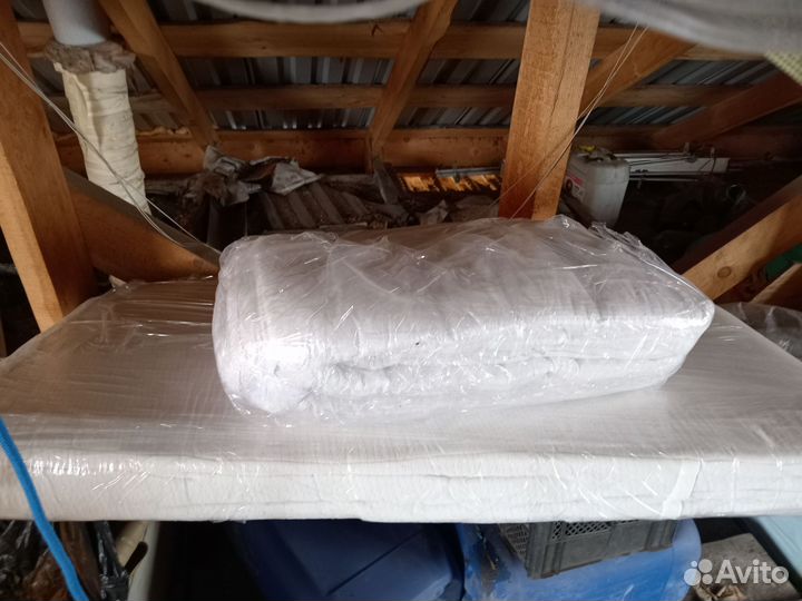 Детская кроватка с маятником