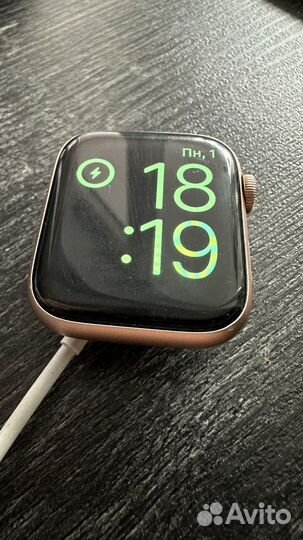 Часы Apple Watch SE 44mm