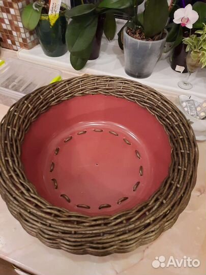 Кашпо из искусственного ротанга