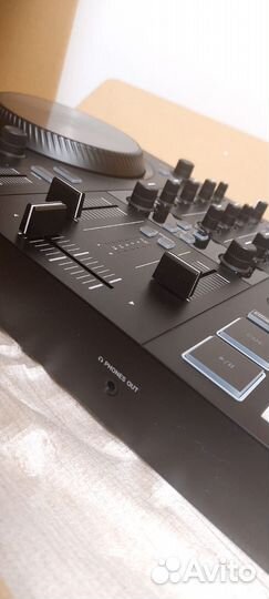 DJ-контроллер Native Instr Traktor Kontrol S2 MK3