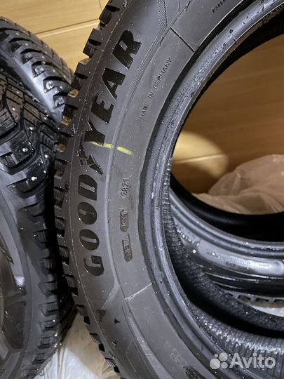 Goodyear UltraGrip Arctic 2 225/60 R18