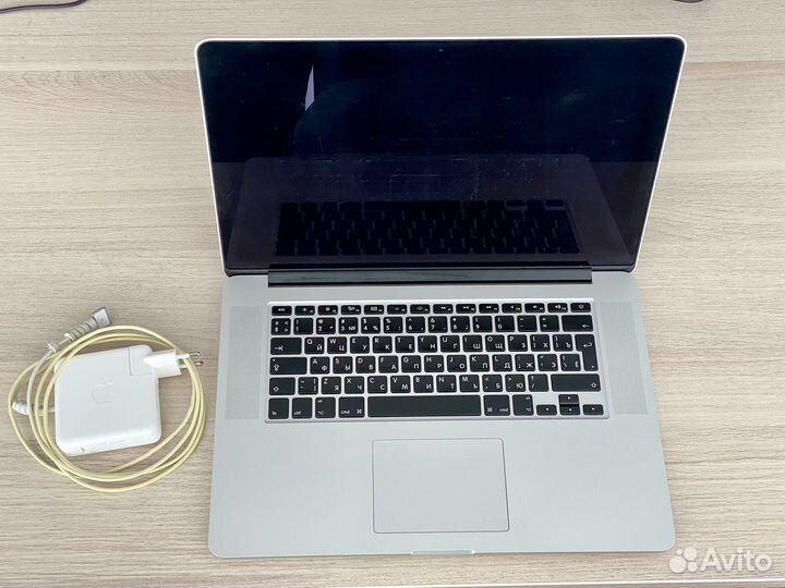 Macbook Pro 15 retina 2015, 256 гб, i7/2.2, 16 гб