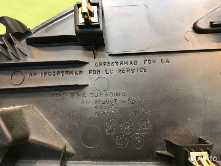 Обшивка стойки задняя правая Dodge Challenger