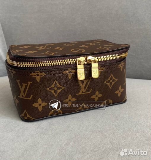 Косметички новые Louis Vuitton