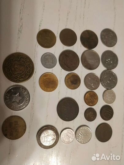 Лот монет иностранных монет и жетонов