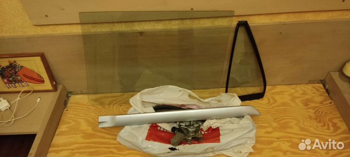 Стеклоподёмник правый Ланцер 9, стекло-универсал