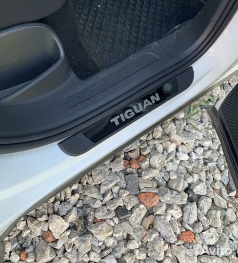 Накладки на пороги Volkswagen Tiguan / Фольксваген Тигуан 2016-2022 г.в