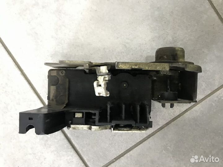 Замок передний водительский на Ford Transit