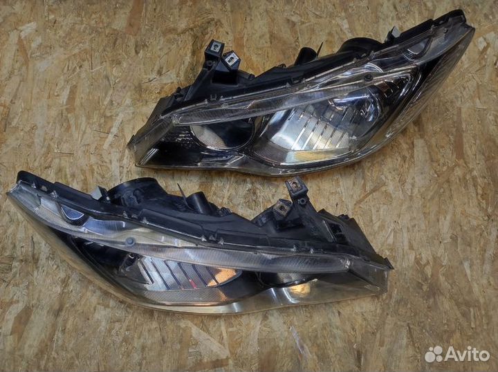 Фара левая / правая Honda Civic 4D 8 кузов