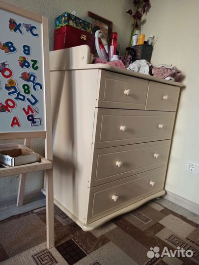 Детская кровать и комод