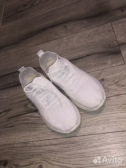 Кроссовки женские