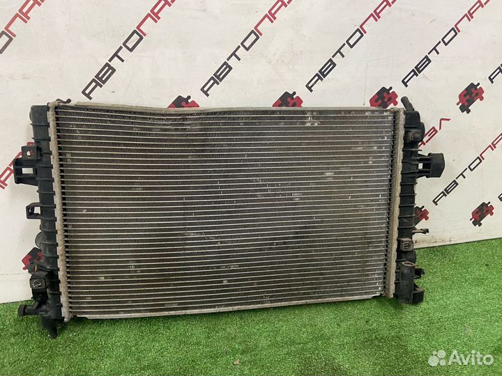 Радиатор охлаждения основной Opel Astra H 1.6