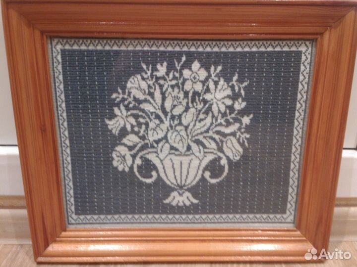 Продам картину вышитую крестом