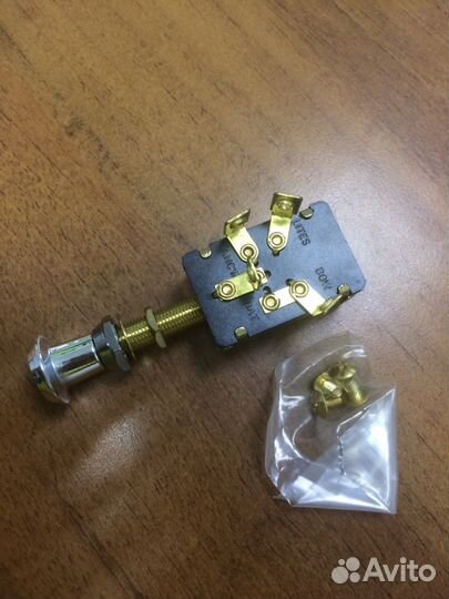 Переключатель трехпозиционный 12В/20А