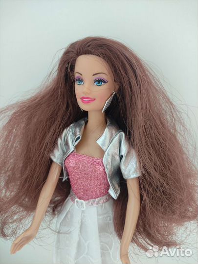 Кукла Барби в шикарных серьгах