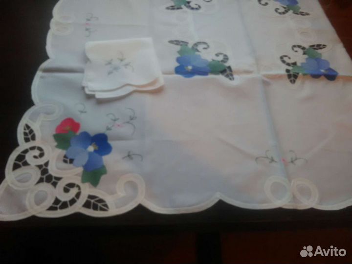 Скатерть 85 х 85 и 3 салфетки
