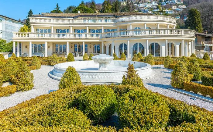 Трофейный действующий отель В центре сочи