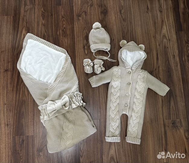 Вязаный комплект на выписку