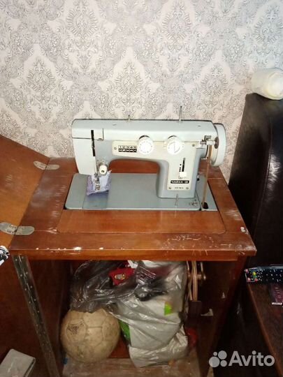 Швейная машина Чайка 3